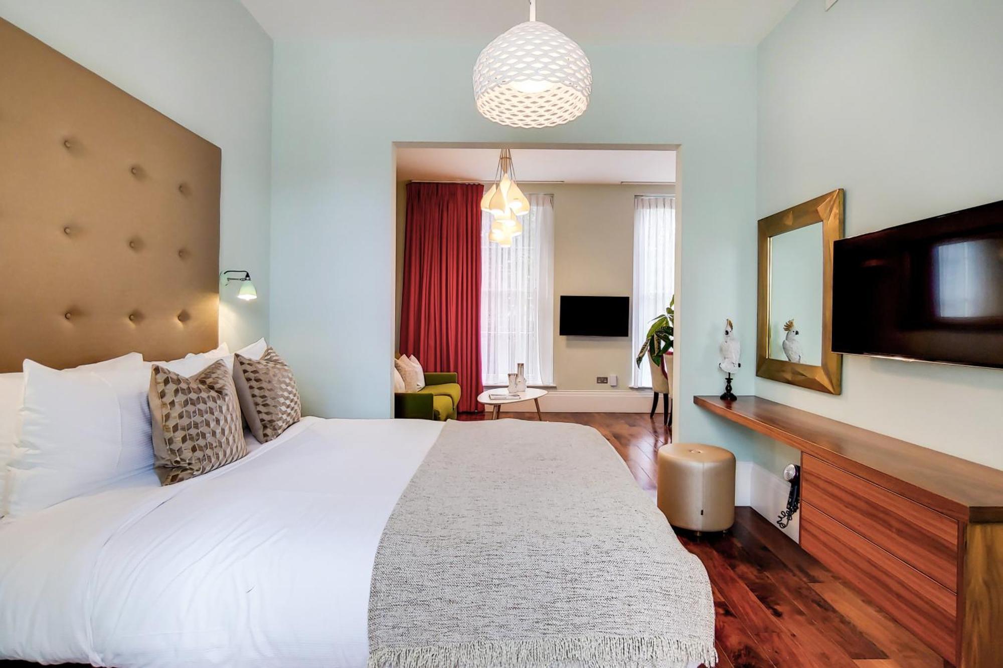 The Gyle - St Pancras 4*